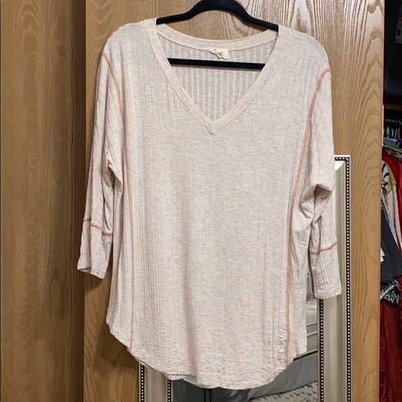 Buckle top - Picture 2 of 3